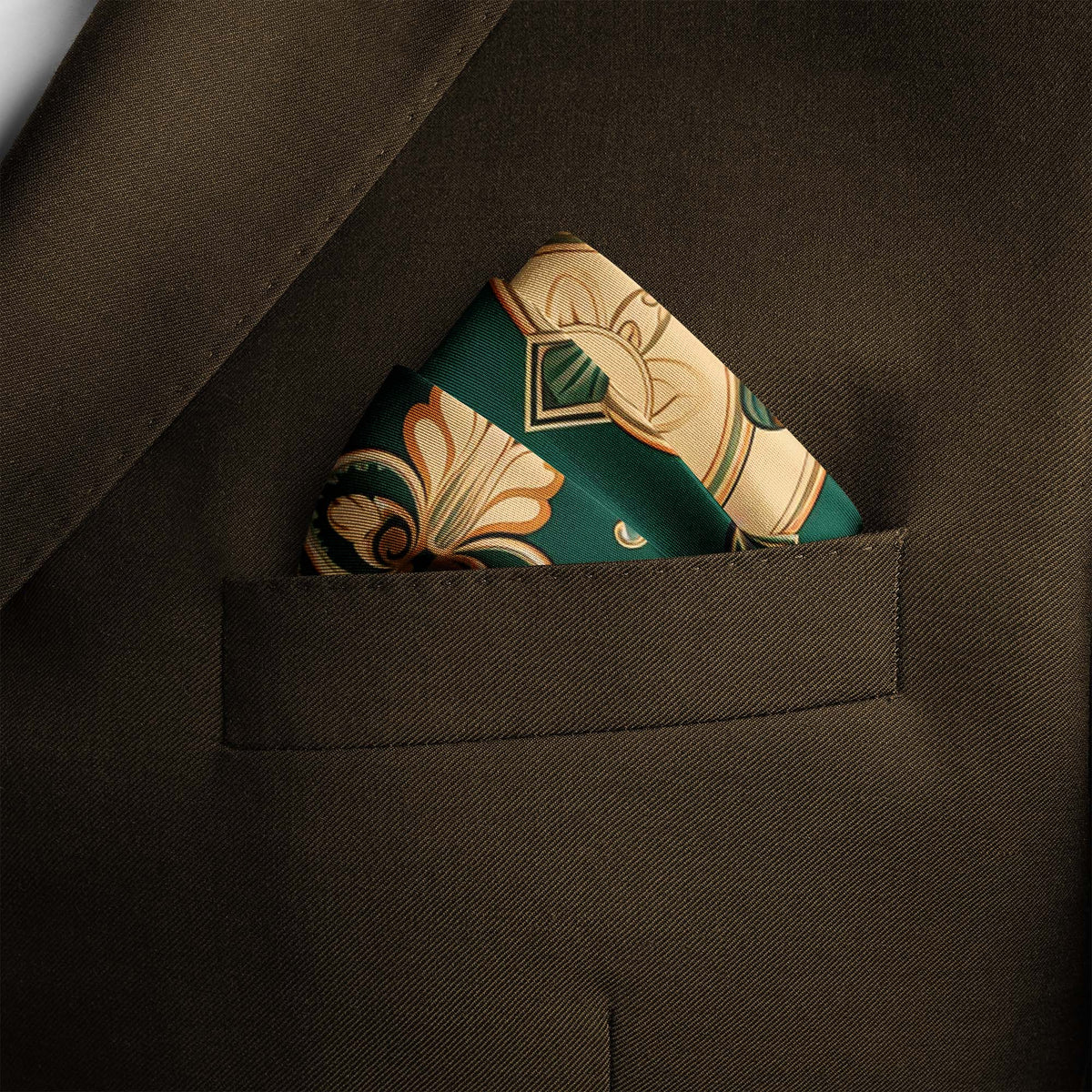 POCKET SQUARE – Black Wolf