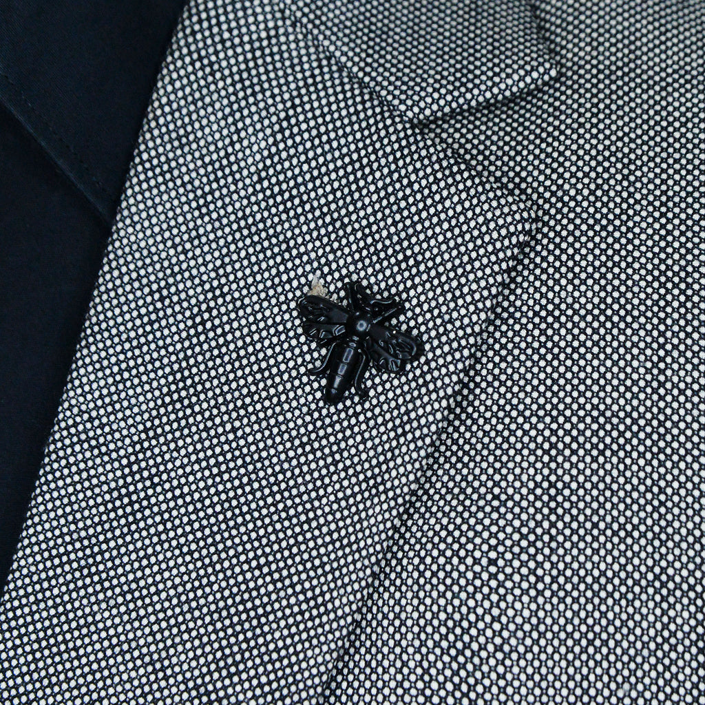 RETRO BEE GUITAR BROOCH