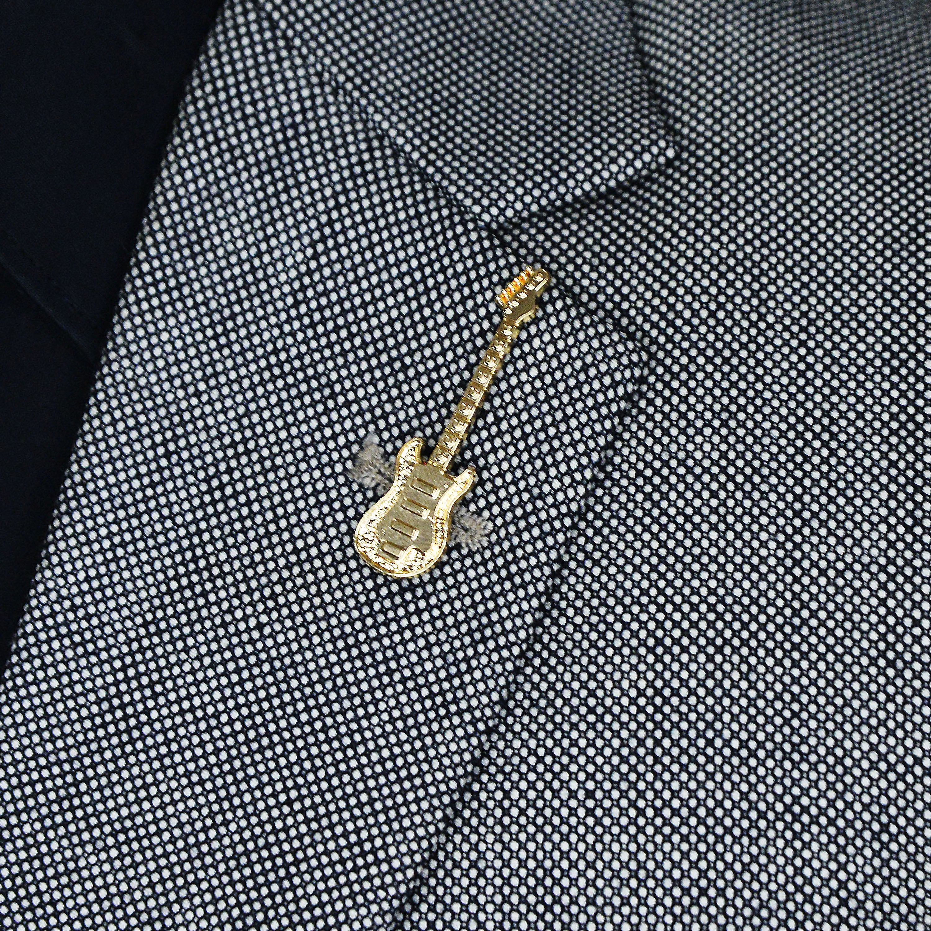 GOLDEN GUITAR BROOCH